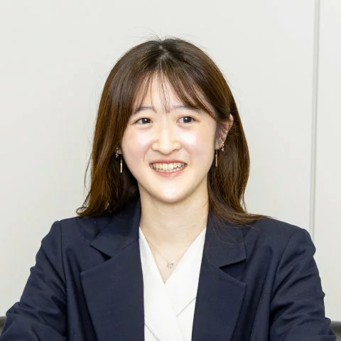 小村 真由 顔写真